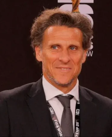 Dunya-capinda-efsane-Diego-Forlan-Uruguay-takimi-basina-gecti-featured
