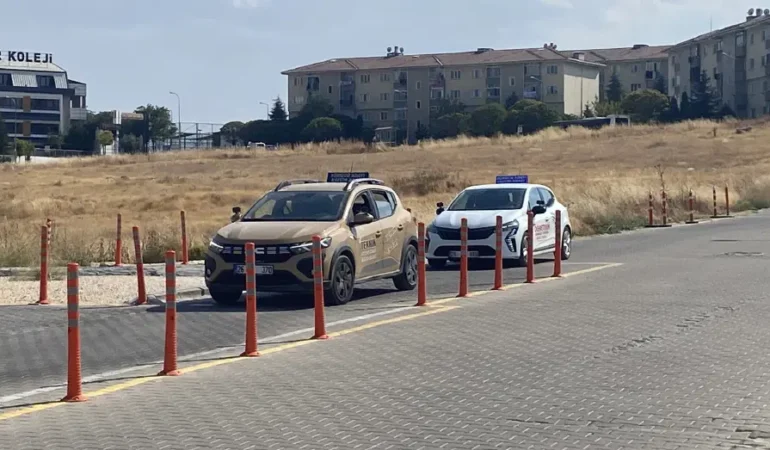 Ehliyet-sinavinda-sabit-parkur-kalkti-sinav-trafikte-basliyor-featured
