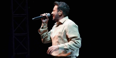 Emre-Altug-Kulturpark-Acikhavada-sahne-aldi-featured