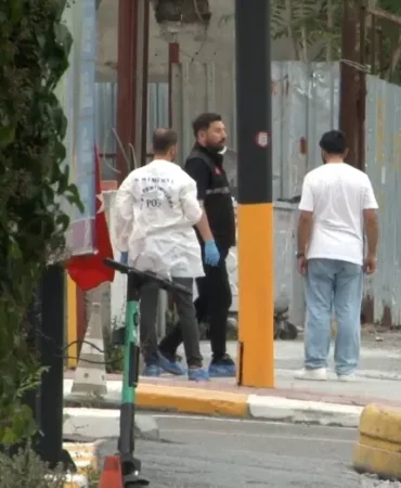 Fatih8217te-polise-bicakli-saldiri-supheli-ayagindan-vuruldu-featured