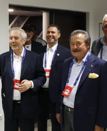 Fenerbahce-Lyon8217u-eledi-Yildirim-soyunma-odasinda-kutladi-featured