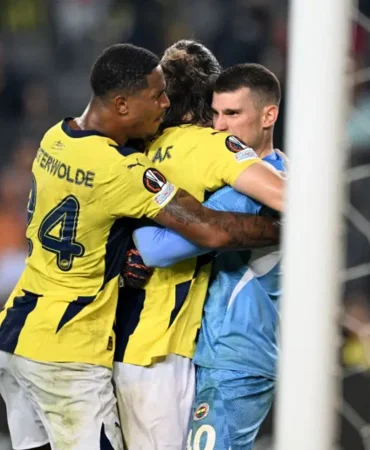 Fenerbahce8217de-Livakovic-icin-ayrilik-gorusmeleri-suruyor-featured