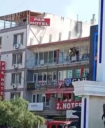 Gemlik8217te-pasajin-cati-katinda-yangin-cikti-featured