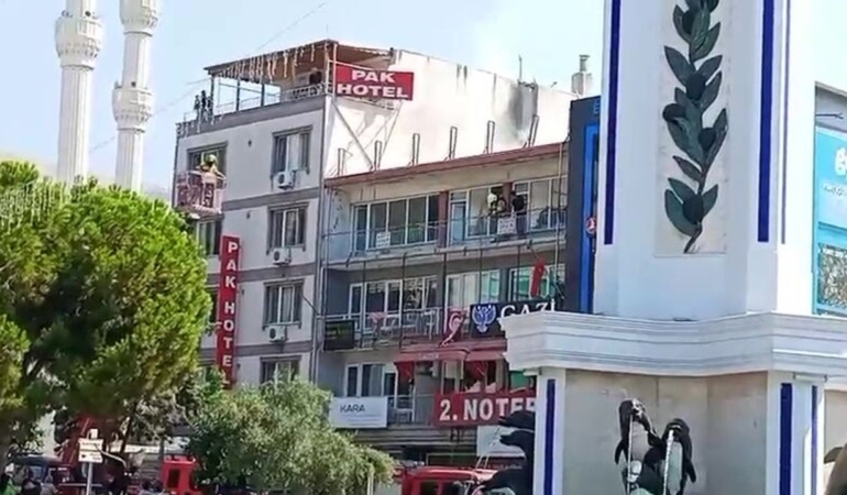 Gemlik8217te-pasajin-cati-katinda-yangin-cikti-featured