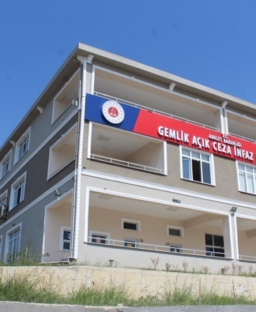 Gemlikte-yuksek-gerilim-diregi-yakininda-firari-hukumlu-oldu-featured