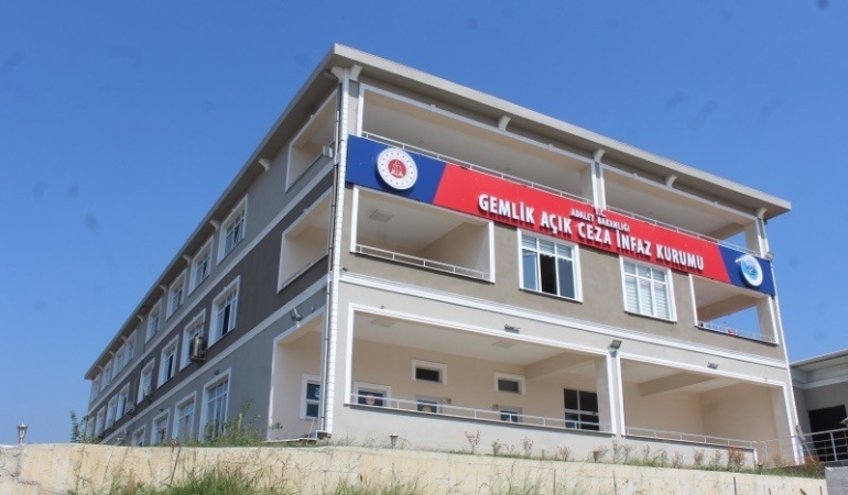 Gemlikte-yuksek-gerilim-diregi-yakininda-firari-hukumlu-oldu-featured