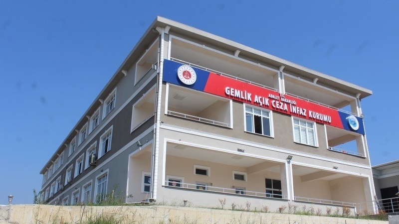 Gemlikte-yuksek-gerilim-diregi-yakininda-firari-hukumlu-oldu-featured