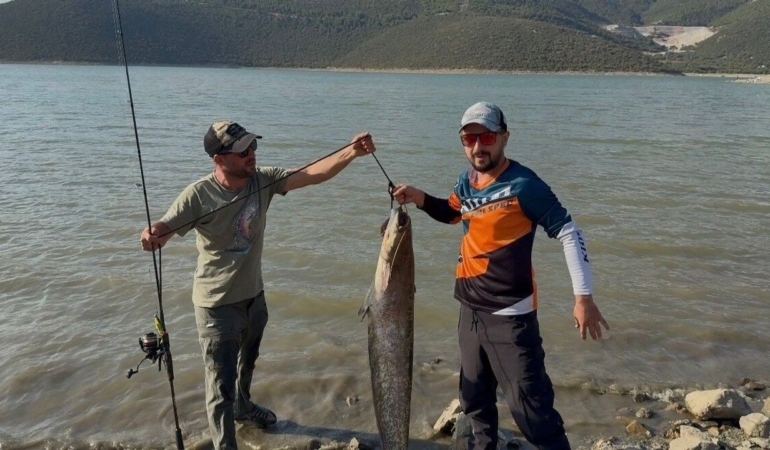 Golbasi8217nda-oltaya-takilan-127-cm-13-kg-yayin-kiyiya-cikarildi-featured