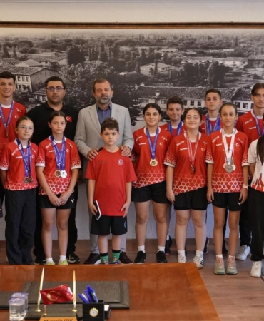 Gursu-genc-badmintonculari-ulusal-ve-yerelde-madalya-aldi-featured
