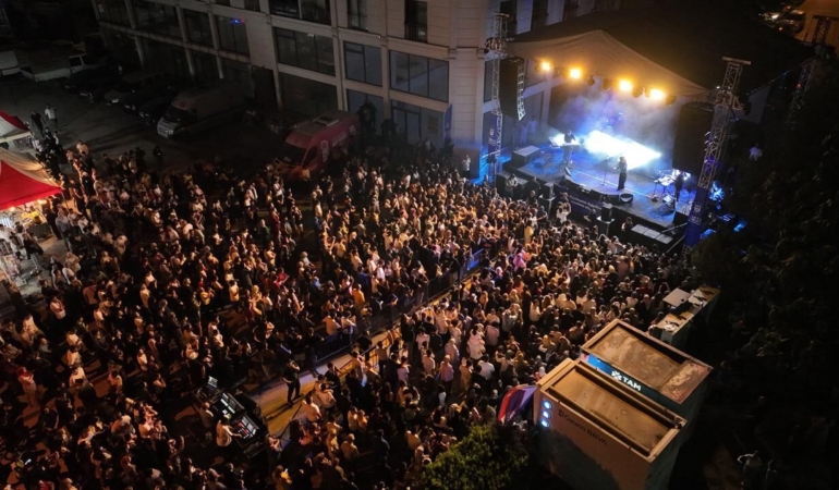 Gursu8217da-28.-Armut-Festivali-iki-konserle-tamamlandi-featured