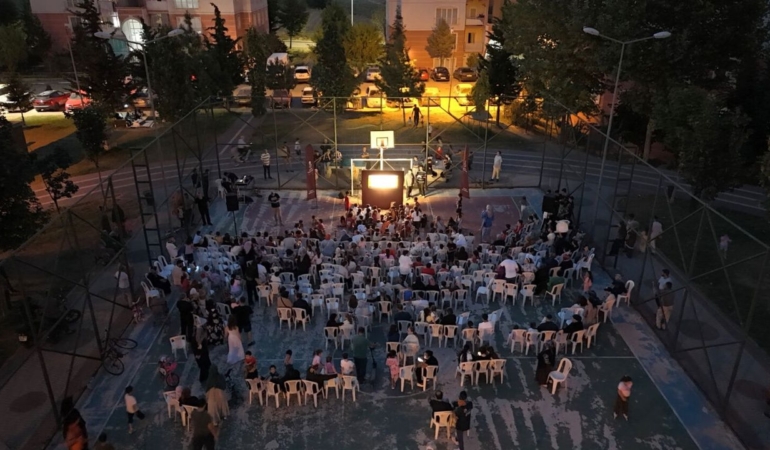 Inegol-Belediyesi-Karagoz-gosterisini-TOKI-Semt-Sahasi8217nda-sundu-featured