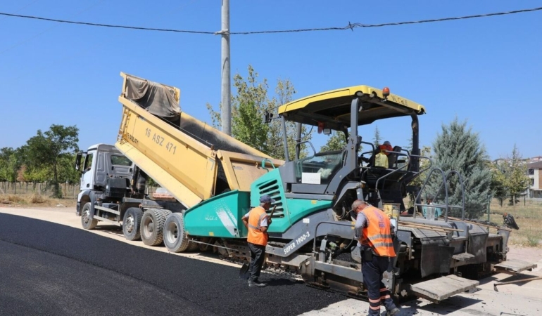 Inegol-Calikavak-guzergahi-1.200-ton-sicak-asfaltla-yenilendi-featured