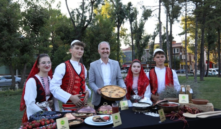Inegol-Gastronomi-Festivali-4-6-Eylul8217de-Heykel-Meydani8217nda-featured