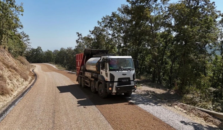 Inegol8217de-6-mahallede-18-km-yol-yenileme-calismasi-featured