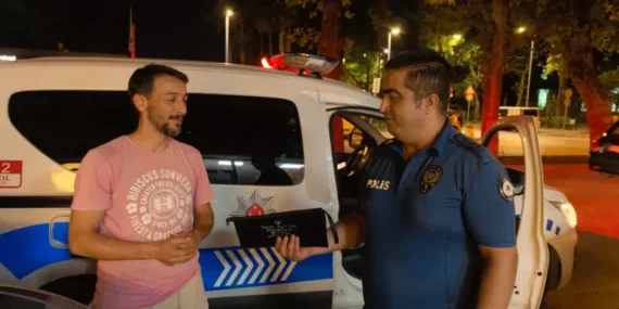 İnegöl’de kaputundaki çanta 30 bin TL polise teslim edildi