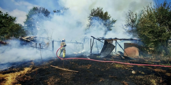 Inegol8217de-otluk-yangini-ruzgarla-buyuyup-barakaya-sicradi-featured