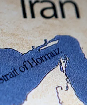 Iran-Hurmuz-Bogazi-gecislerinden-ucret-alacak-featured