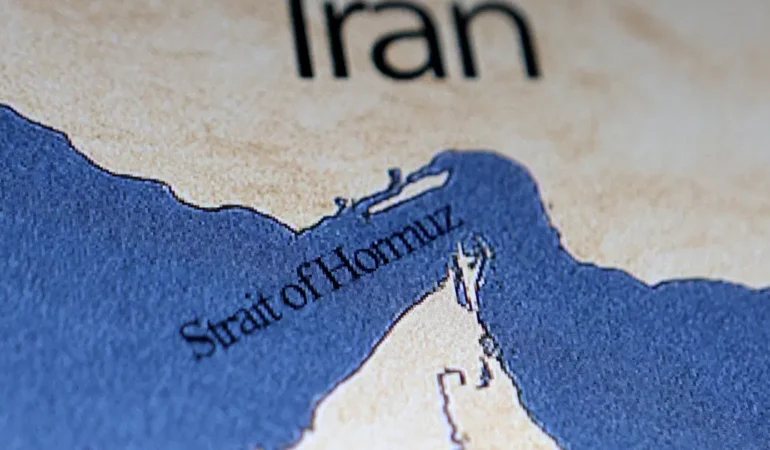 Iran-Hurmuz-Bogazi-gecislerinden-ucret-alacak-featured