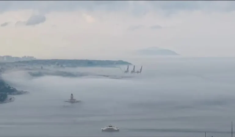 Istanbul-sisle-ortuldu-Bogaz-trafigi-durdu-vapurlar-iptal-edildi-featured