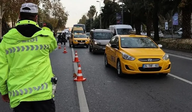 Istanbul8217da-bugun-triatlon-nedeniyle-bazi-yollar-kapali-featured