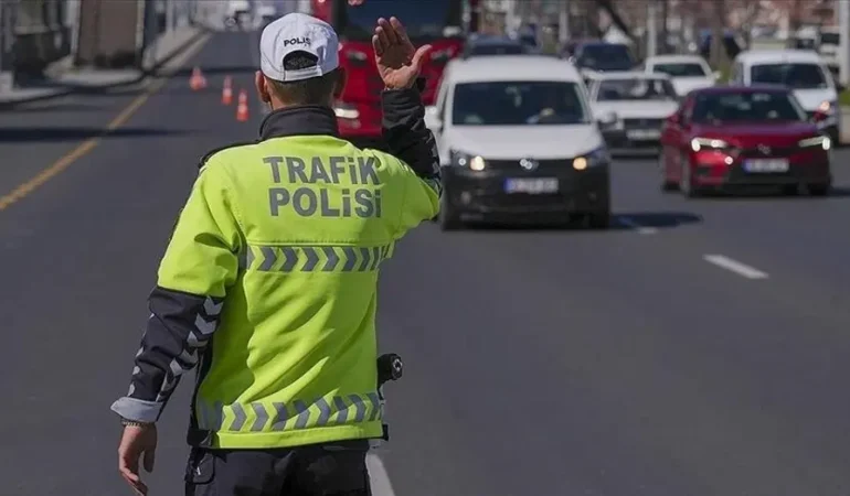 Istanbul8217da-triatlon-nedeniyle-yarin-bazi-yollar-kapali-featured