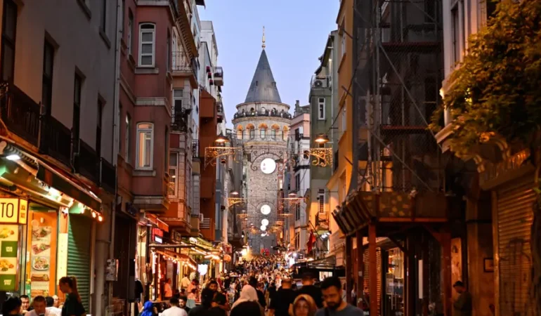 Istanbula-Gece-Boyu-Sicak-ve-Nem-Uyarisi-featured