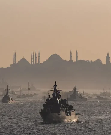 Izmit-Korfezinde-Turk-Donanmasi-selamlamasi-plani-featured