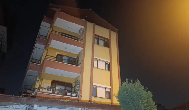 Izmit8217te-4-katli-bina-tedbir-amaciyla-bosaltildi-featured