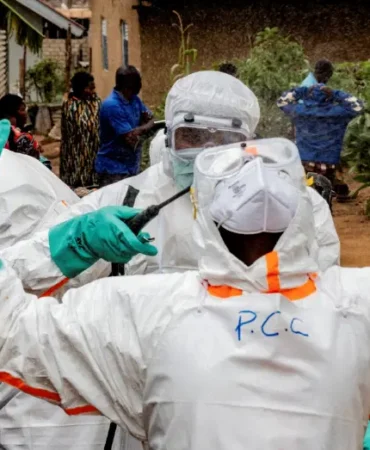 KDC8217de-Ebola-salgini-saglik-calisanlarini-maas-alamiyor-featured