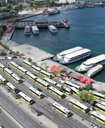 Kadikoy-Meydaninda-13-IETT-hattinin-son-duragi-degisti-featured