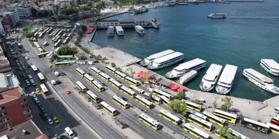 Kadikoy-Meydaninda-13-IETT-hattinin-son-duragi-degisti-featured