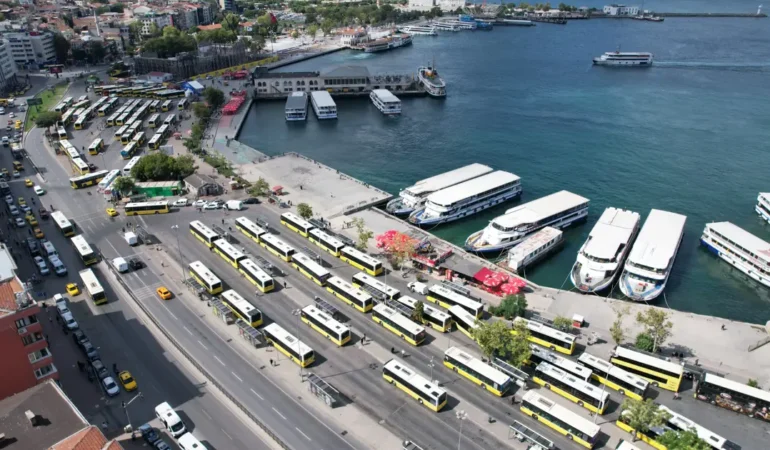 Kadikoy-Meydaninda-13-IETT-hattinin-son-duragi-degisti-featured