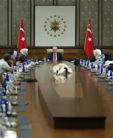 Kahramanmaras8217taki-okul-saldirisi-sonrasi-Erdogan-gorustu-ailelerle-featured