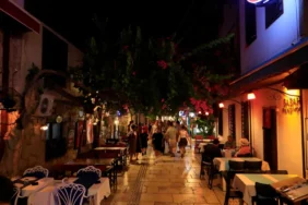Kaleici8217de-Yaz-Aylarinda-Nufus-100-Katina-Cikiyor-featured