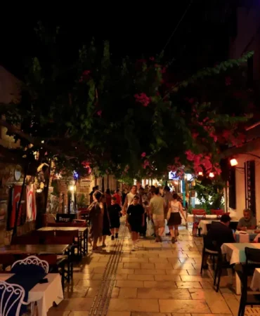 Kaleici8217de-Yaz-Aylarinda-Nufus-100-Katina-Cikiyor-featured
