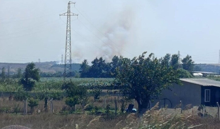 Karacabey-Hayirlar-Mahallesi8217nde-makilik-yanginina-mudahale-suruyor-featured