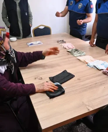 Kirikkale8217de-zabita-dilencinin-uzerinden-25-bin-190-lira-cikti-featured