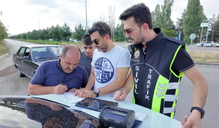 Korsan-taksici-tespit-icin-uygulamadan-cagirdi-kendisi-cezalandi-featured