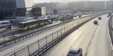 Kucukcekmece8217de-otomobil-IETT-otobuse-carpti-D-100-yan-yola-verildi-featured