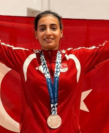 Mine-Turker-Akdeniz-Oyunlari8217nda-gumus-madalya-kazandi-featured