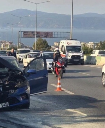 Mudanya8217da-Bursa-yonunde-otomobil-alev-aldi-yolcular-sag-kurtuldu-featured