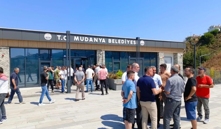 Mudanya8217da-MUDAS8217in-ihaleye-katilmasi-esnafi-tepkiye-surukledi-featured