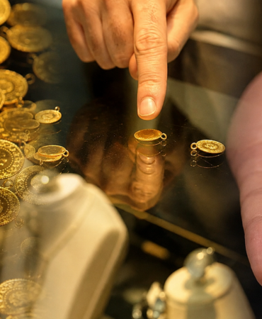 Ons-altin-yukseliste-5-bin-dolar-esigi-gundemde-featured