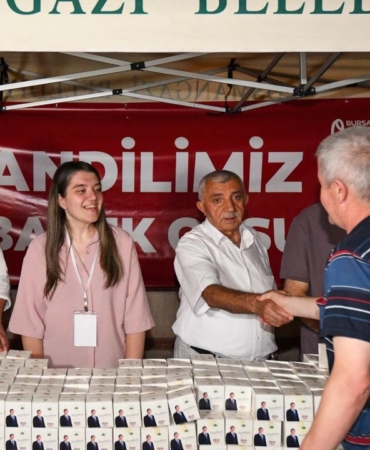 Osmangazi-Belediyesi-Mevlit-Kandili8217nde-kandil-simidi-dagitti-featured