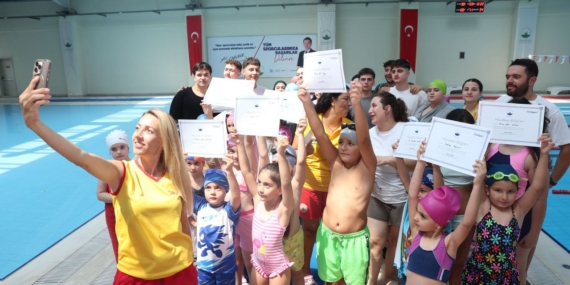 Osmangazi-Belediyesi-sertifika-dagitimini-Demirtas-Yuzme-Havuzu8217nda-featured