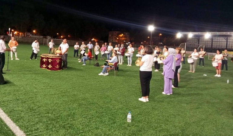 Osmanli-Mehteri-Kadin-Bandosu-ve-Ritim-Grubu-Yenisehir8217de-featured