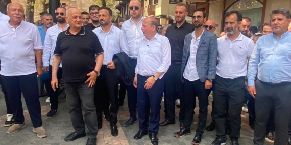 Ozer-Matli-Kapalicarsi8217da-esnafla-bulustu-featured