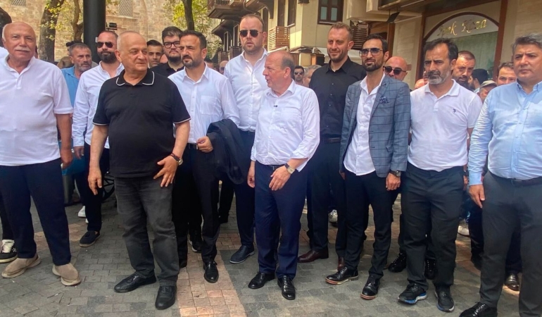 Ozer-Matli-Kapalicarsi8217da-esnafla-bulustu-featured
