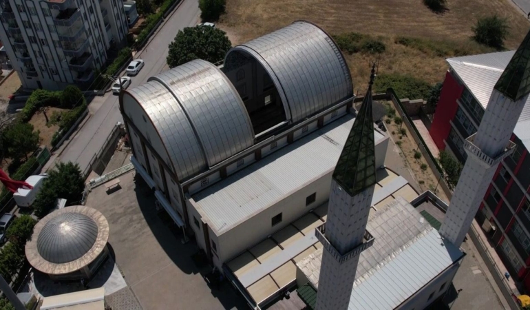 Safa-Camii8217nin-120-metrekarelik-acilir-kubbesi-ilgi-topluyor-featured