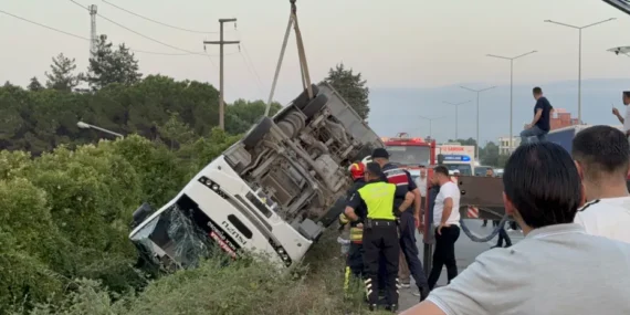 Samsunda-Ozel-Otobus-Devrildi-21-Yarali-featured